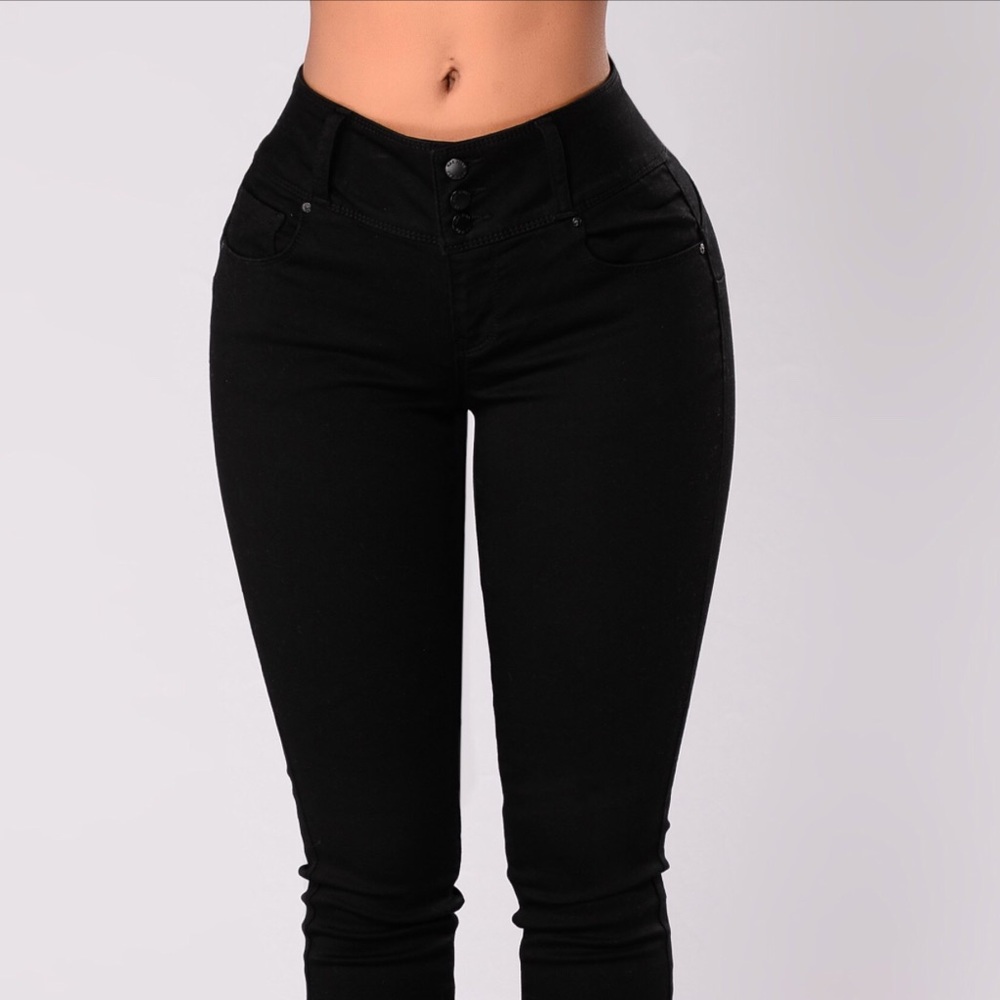 FASHION NOVA Marathon Booty Lifting Jeans in Black